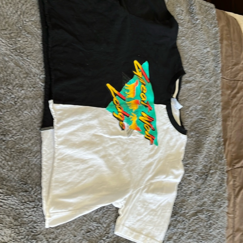 Great wolf lodge women’s size larger cropped shirt